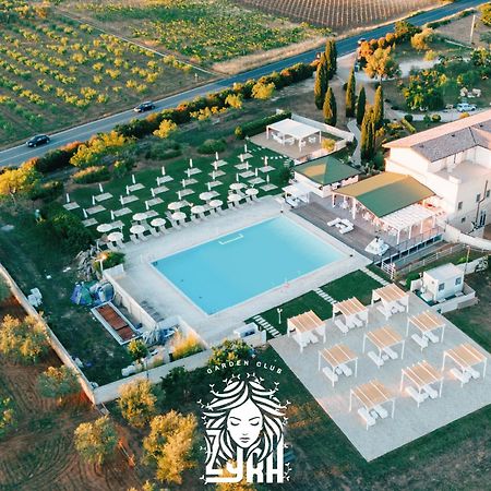 アックアヴィーヴァ・デッレ・フォンティ Zyra Garden Club Bed & Breakfast エクステリア 写真