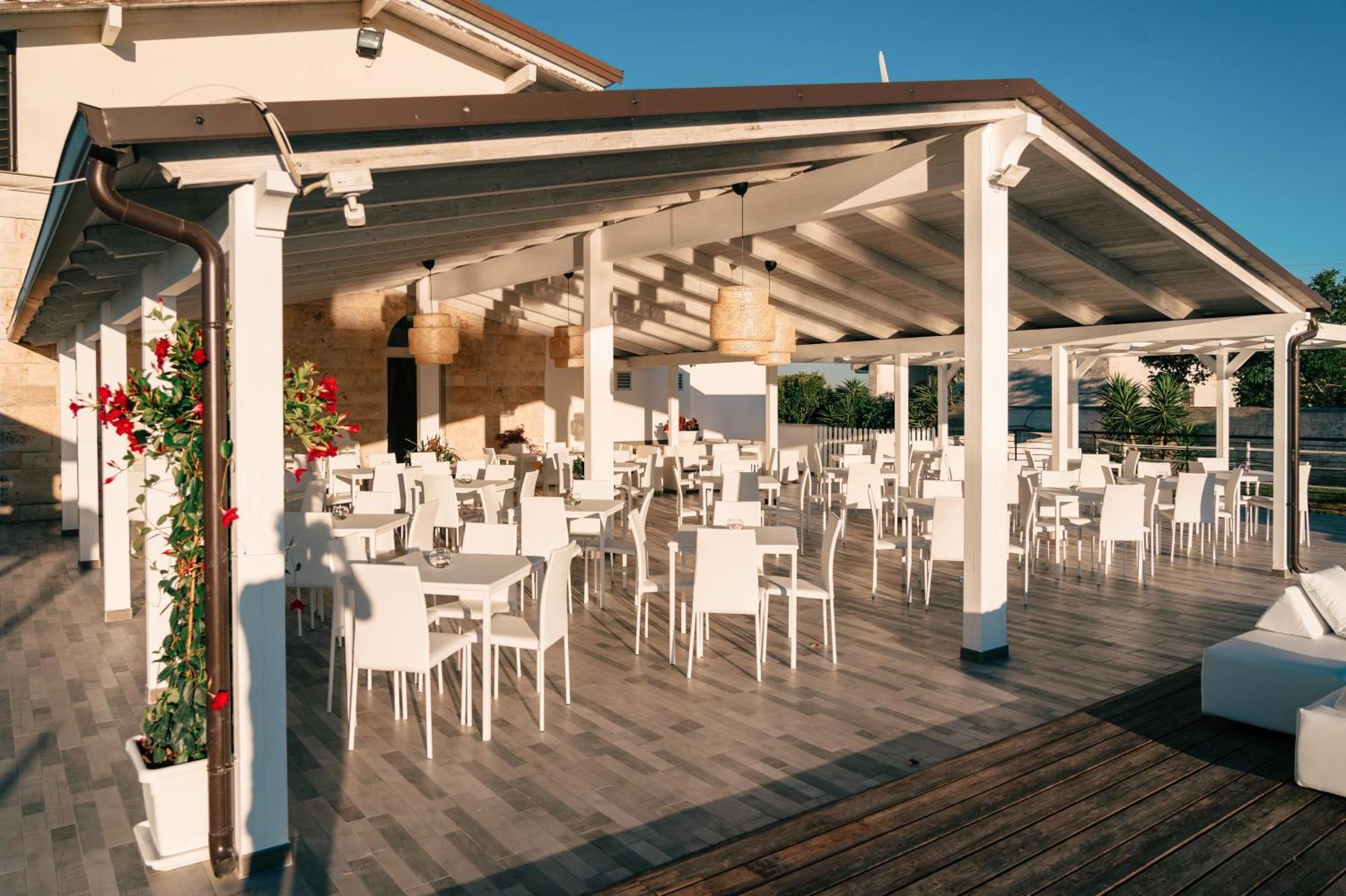 アックアヴィーヴァ・デッレ・フォンティ Zyra Garden Club Bed & Breakfast エクステリア 写真
