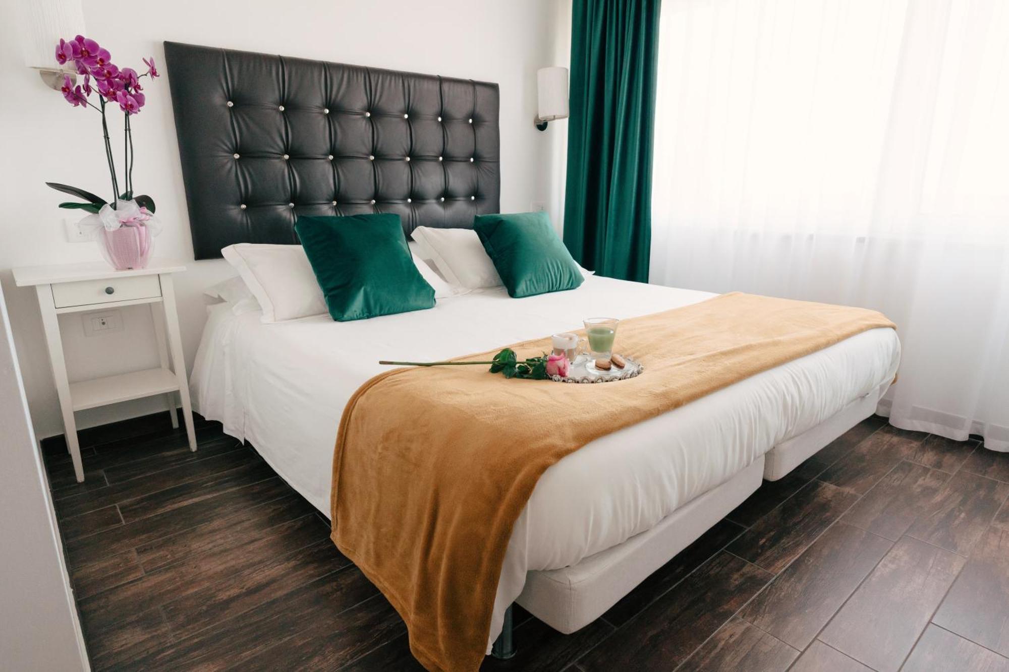 アックアヴィーヴァ・デッレ・フォンティ Zyra Garden Club Bed & Breakfast エクステリア 写真