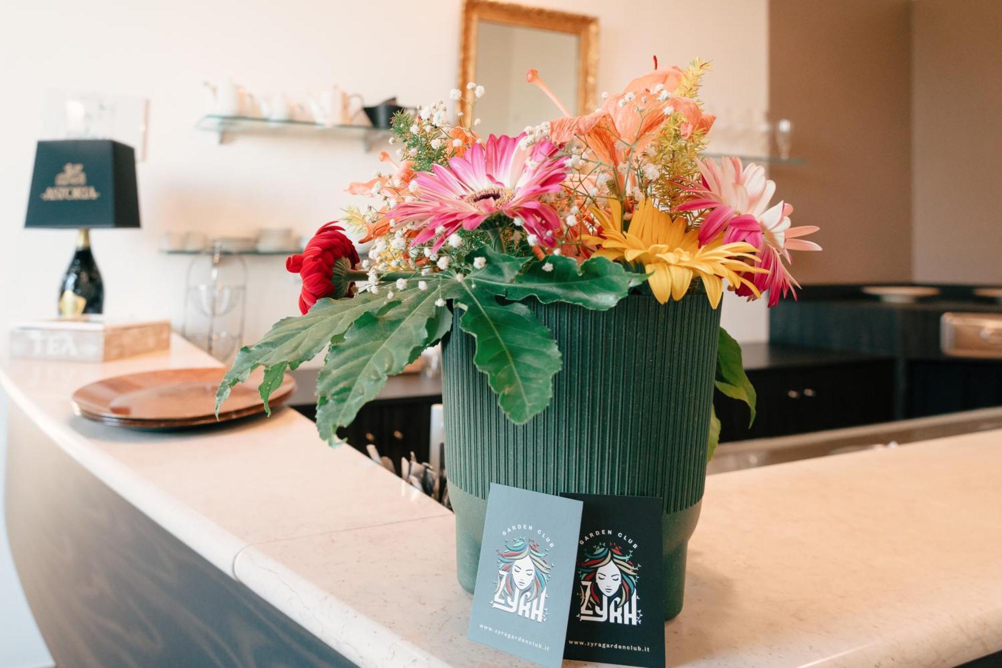 アックアヴィーヴァ・デッレ・フォンティ Zyra Garden Club Bed & Breakfast エクステリア 写真