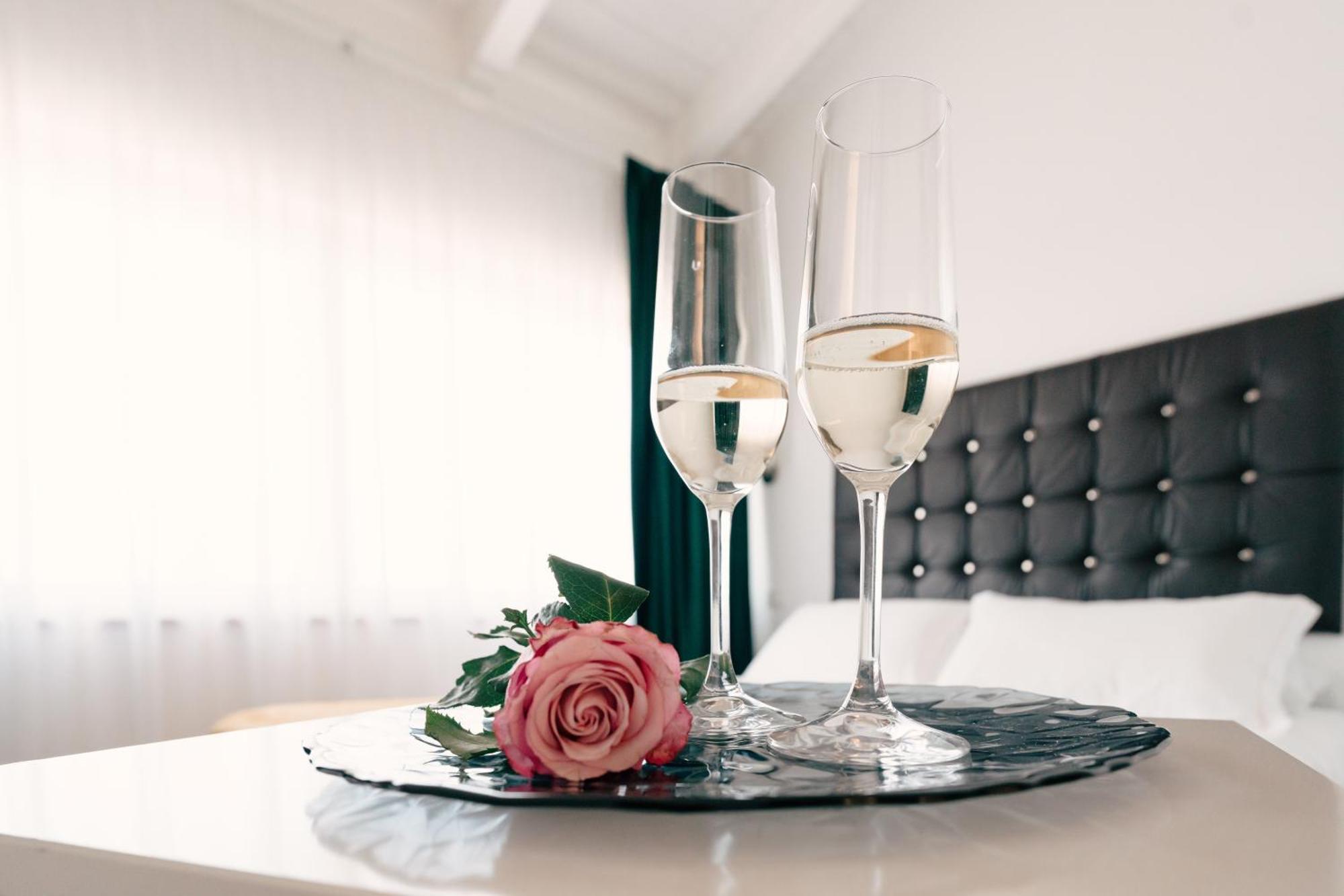 アックアヴィーヴァ・デッレ・フォンティ Zyra Garden Club Bed & Breakfast エクステリア 写真