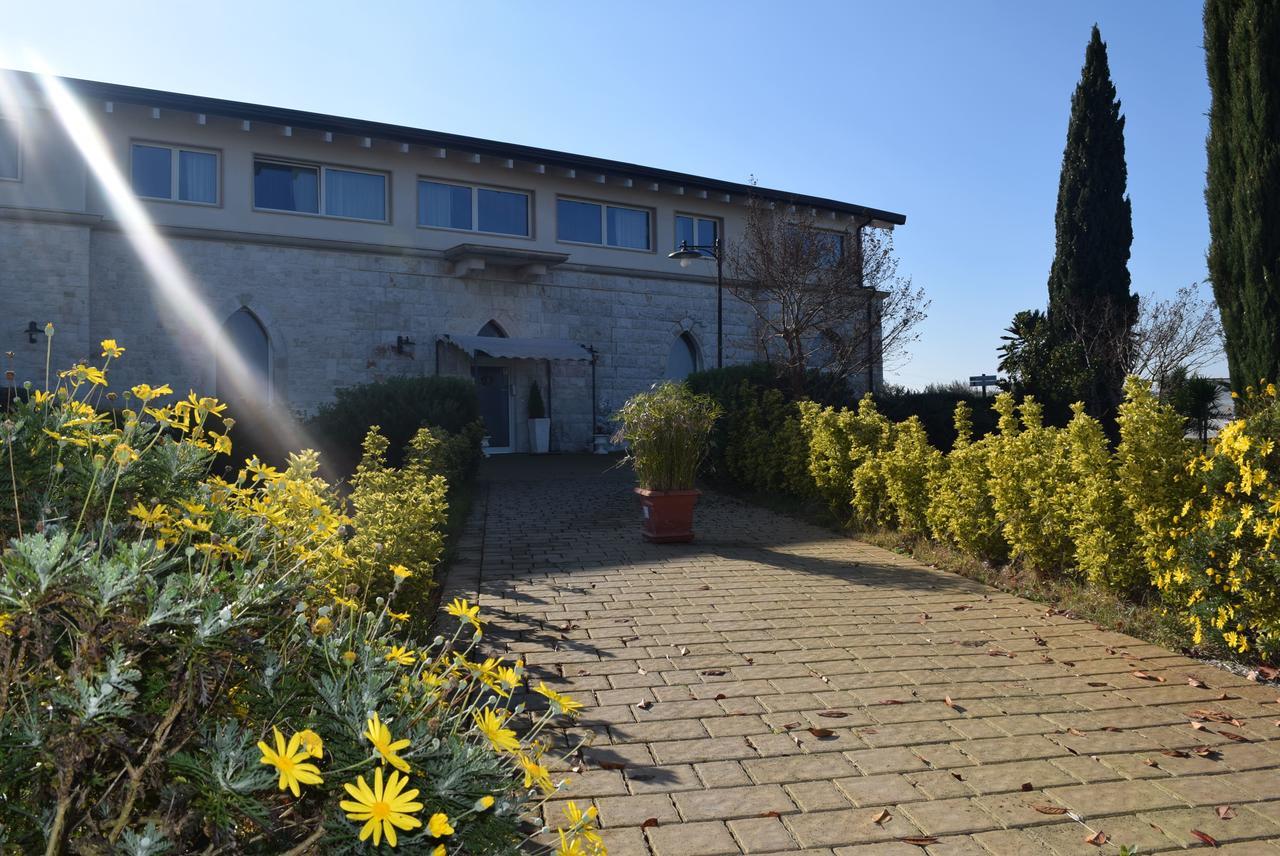 アックアヴィーヴァ・デッレ・フォンティ Zyra Garden Club Bed & Breakfast エクステリア 写真