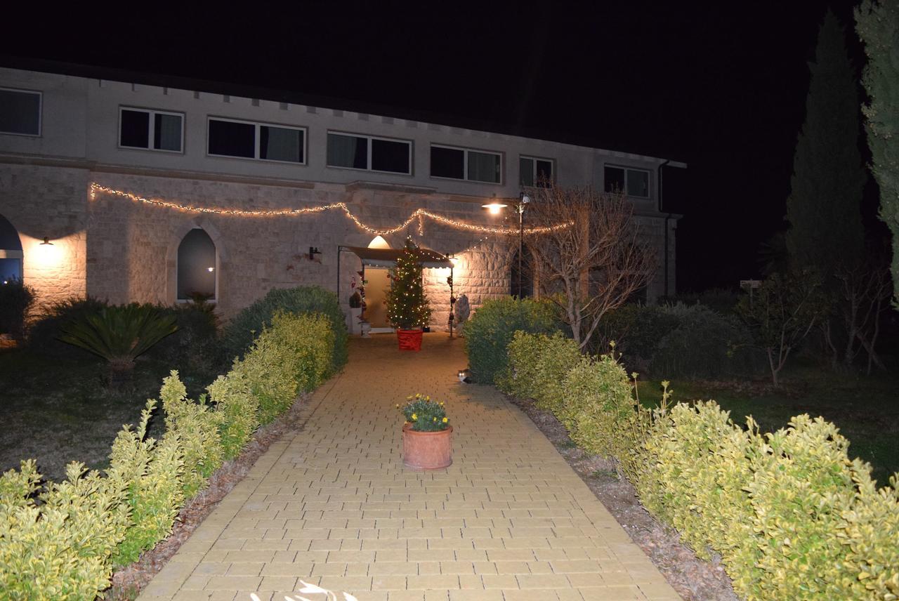 アックアヴィーヴァ・デッレ・フォンティ Zyra Garden Club Bed & Breakfast エクステリア 写真
