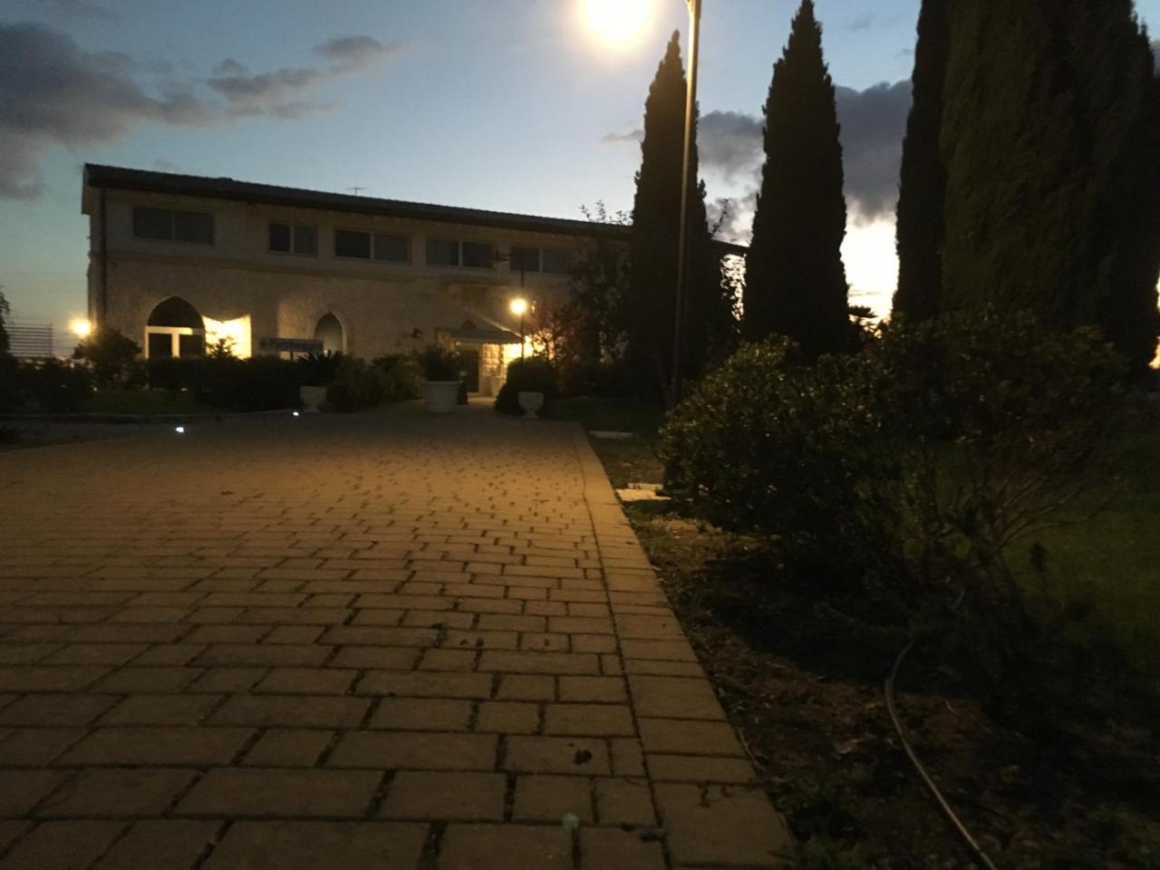 アックアヴィーヴァ・デッレ・フォンティ Zyra Garden Club Bed & Breakfast エクステリア 写真