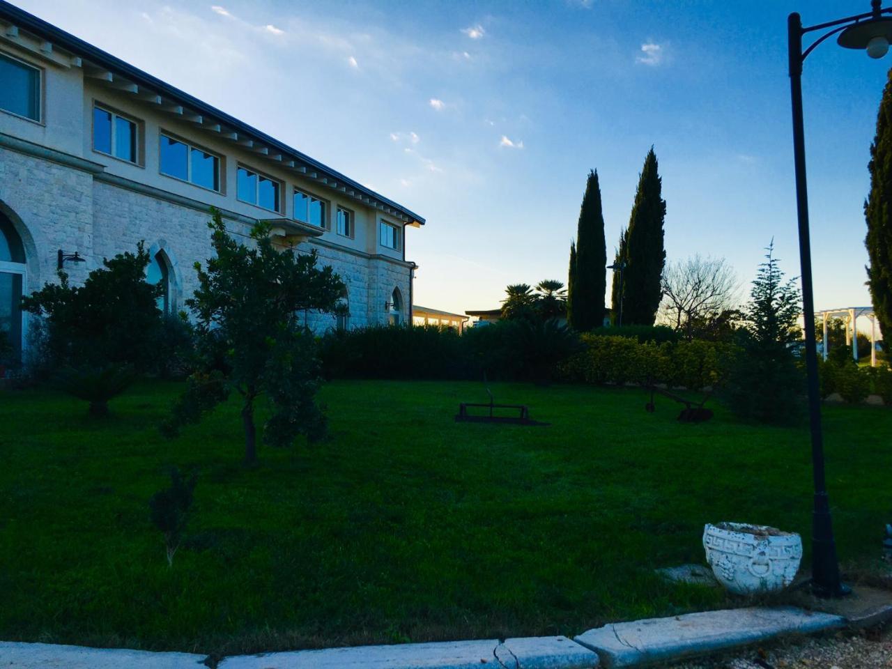 アックアヴィーヴァ・デッレ・フォンティ Zyra Garden Club Bed & Breakfast エクステリア 写真